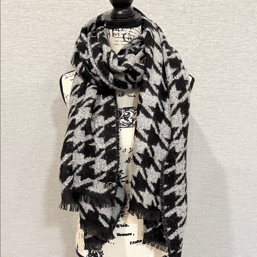 MICHAEL Michael Kors Houndstooth Wrap
